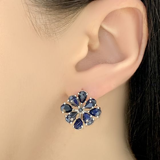 Silver earrings with a 10.003-carat sapphire