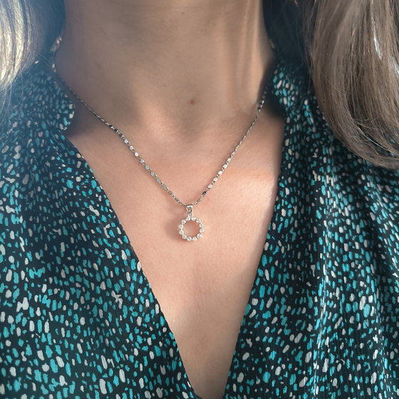 Silver pendant with cubic zirconia