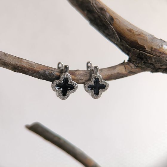Silver earrings with yemallu