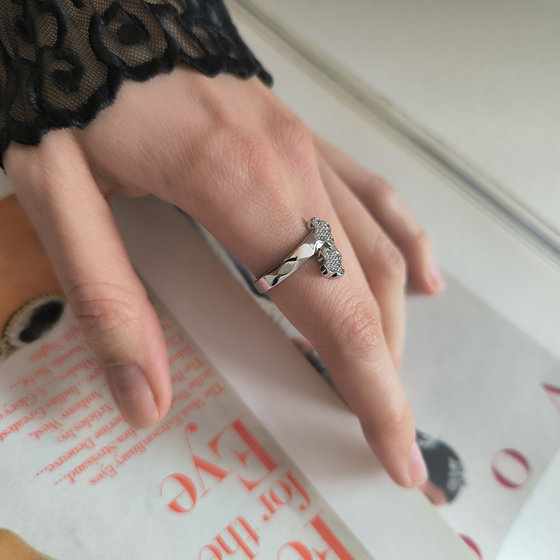 Sterling silver ring with 0.32ct fianites