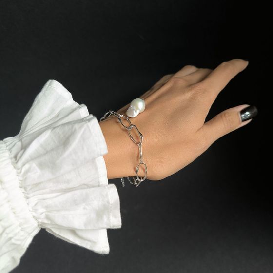 Silver bracelet with baroque pearls