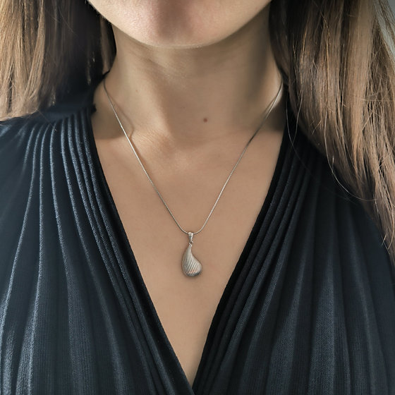 Silver pendant without stones