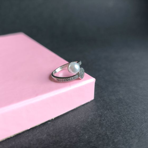 Silver ring with pearls, fianites