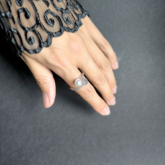 Silver ring with pearls, fianites