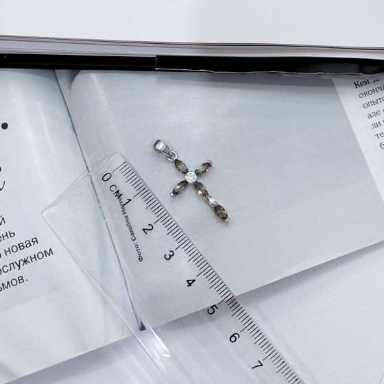 Срібний хрестик із султанітом 1.365ct