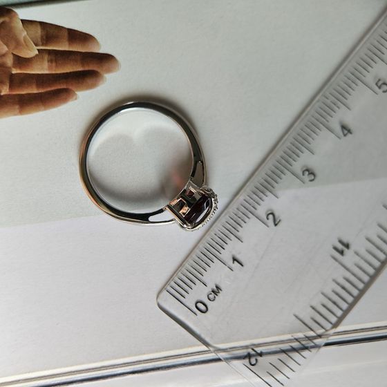 Sterling silver ring with garnet 1.682ct