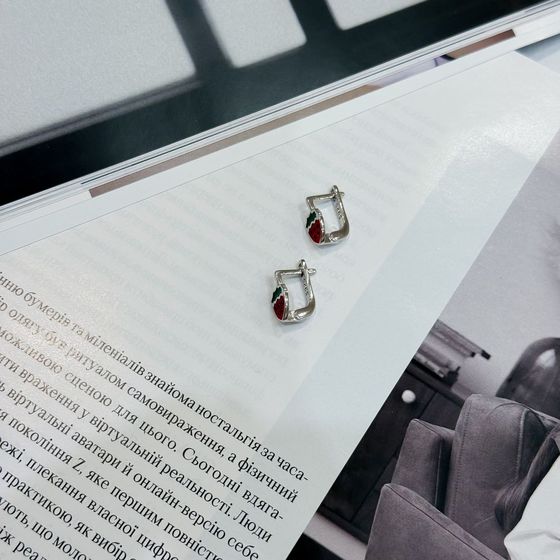 Silver earrings with yemallu