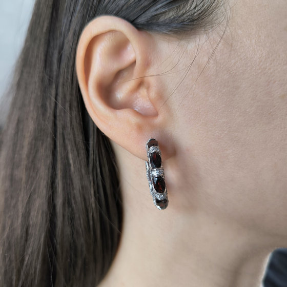 Silver earrings with garnet 12.381ct