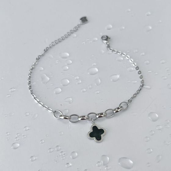Silver bracelet with yemallu