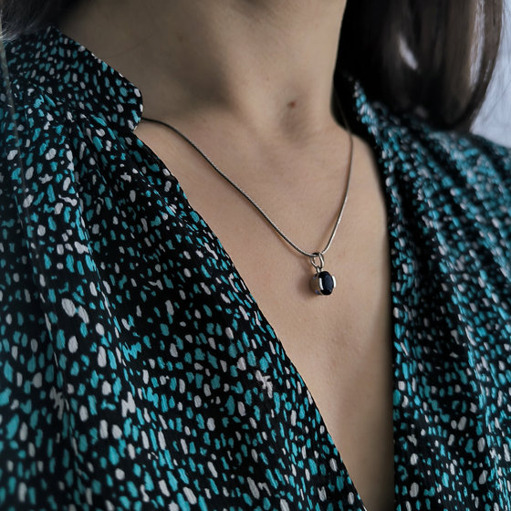 Silver pendant with a 0.908-carat nano sapphire