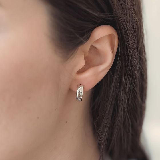 Gold earrings without stones