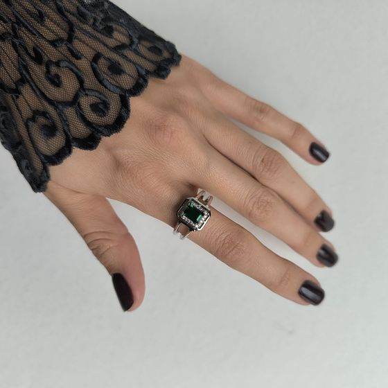 Серебряное кольцо с изумрудом nano 1.067ct