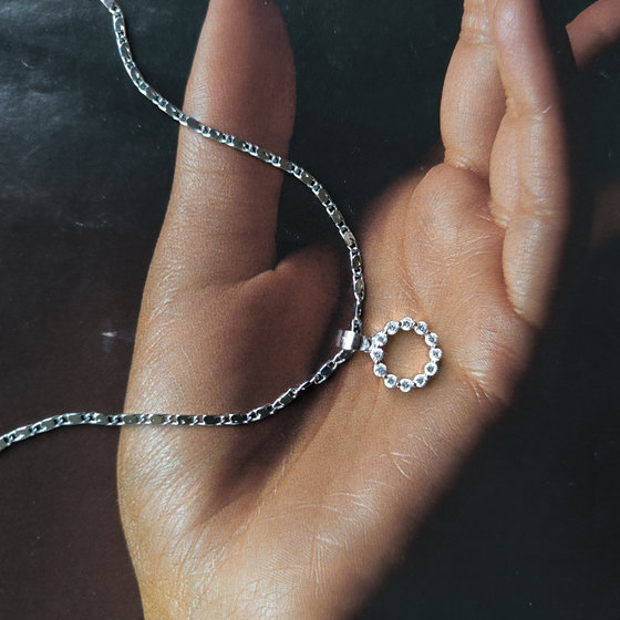 Silver pendant with cubic zirconia