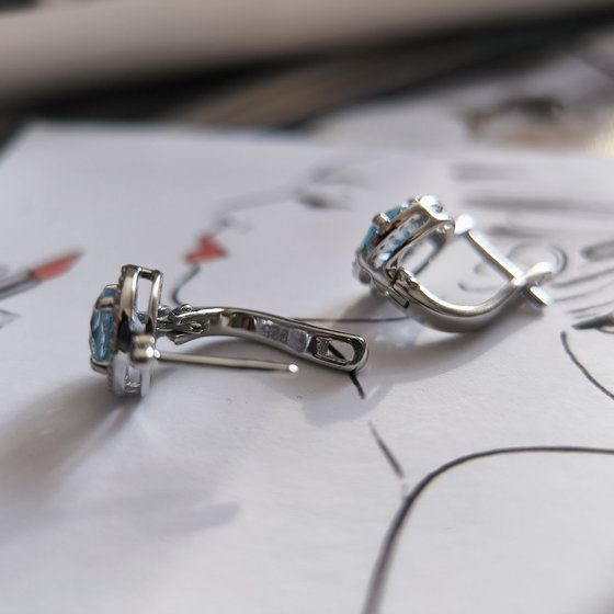 Silver earrings with 2.554 carats of topaz and cubic zirconia