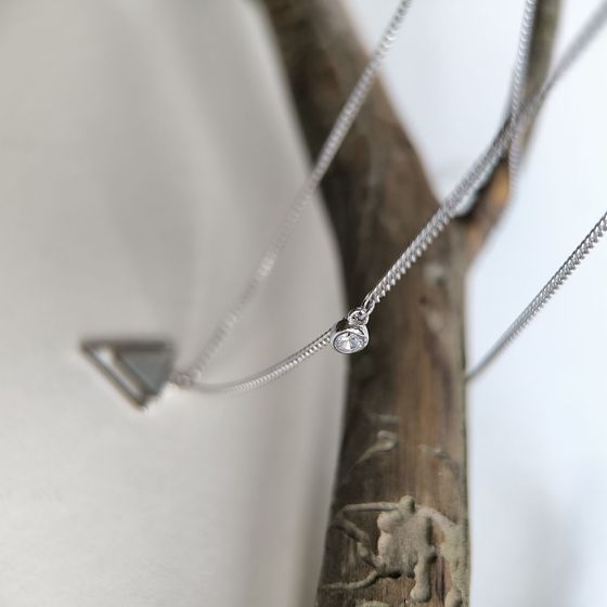Silver necklace with mother-of-pearl