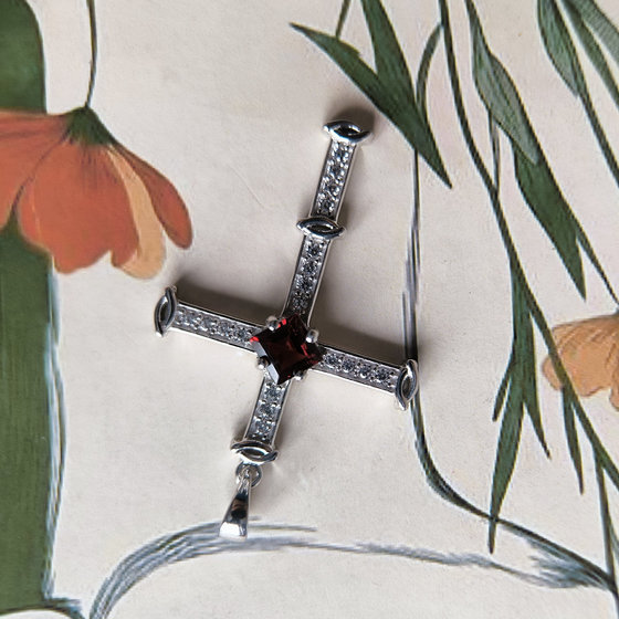 Silver cross with 1.37ct garnet and cubic zirconia