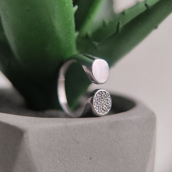 Серебряное кольцо с фианитами 0.21ct