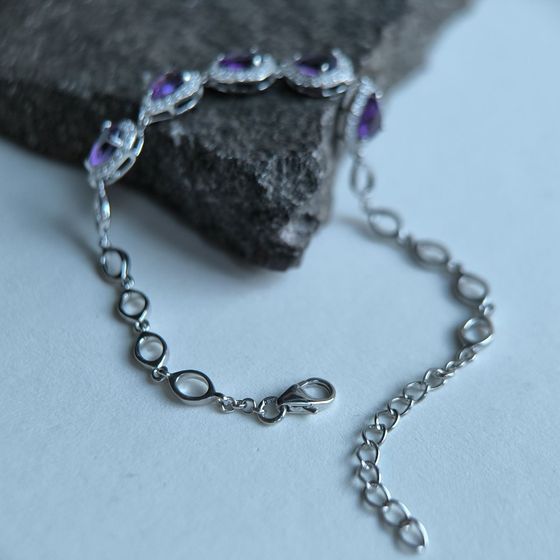 Silver bracelet with a 4.2-carat amethyst