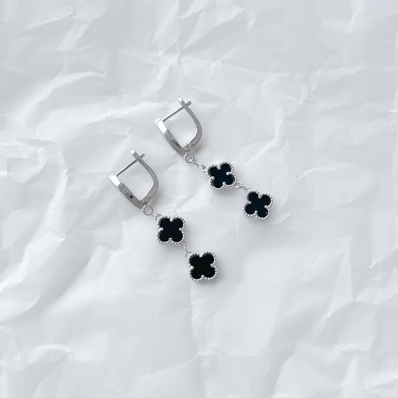 Silver earrings with onyx