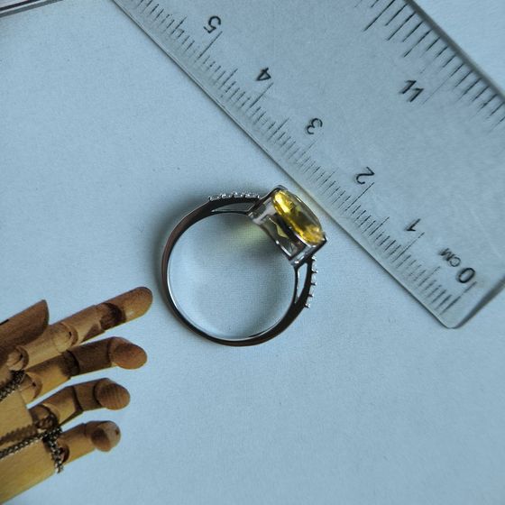Срібна каблучка з цитрином nano 2,885 карата, фіанітами