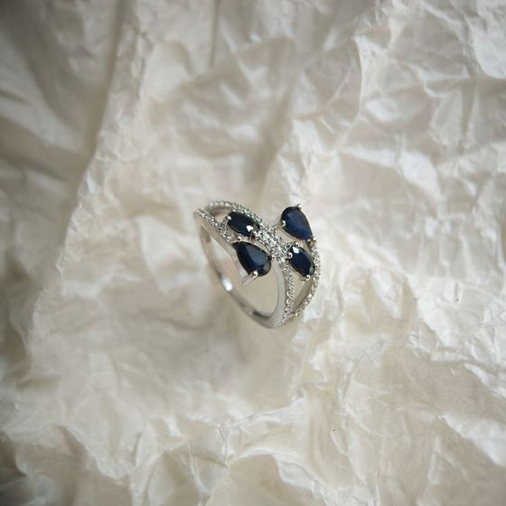 Sterling silver ring with sapphire 2.333ct, phianites