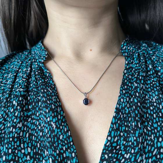Silver pendant with a 0.908-carat nano sapphire