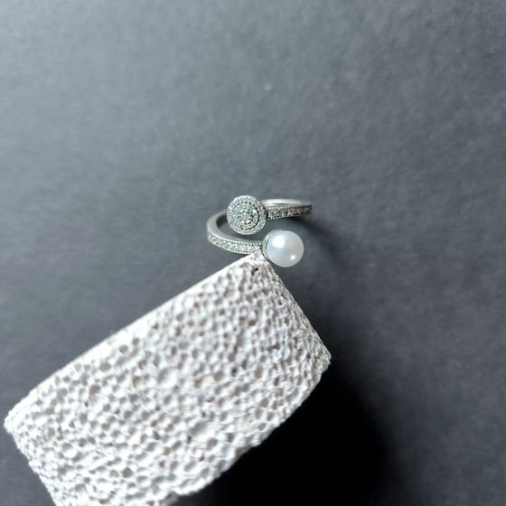 Silver ring with pearls, fianites
