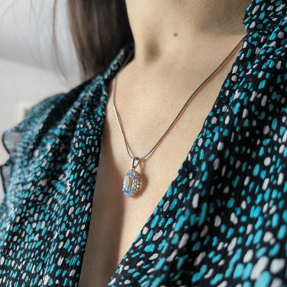 Silver pendant with 3.265ct topaz and cubic zirconia