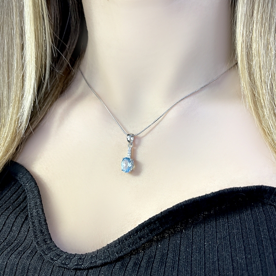 Срібна підвіска з топазом 2,325 карата