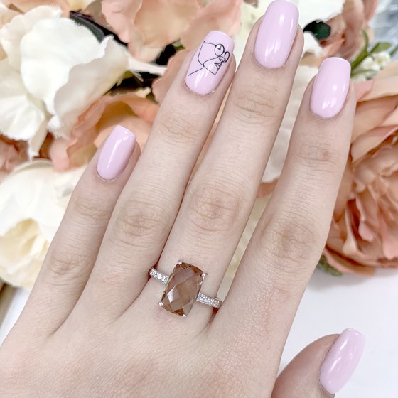 Silver ring with a 3.53-carat sultana