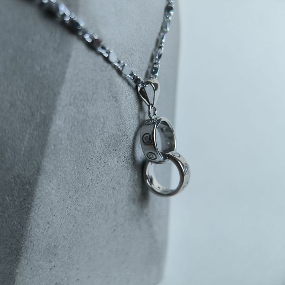 Silver pendant with phianites