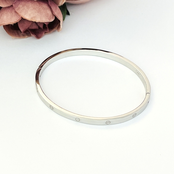 Silver bracelet without stones