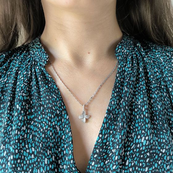Silver pendant with phianites
