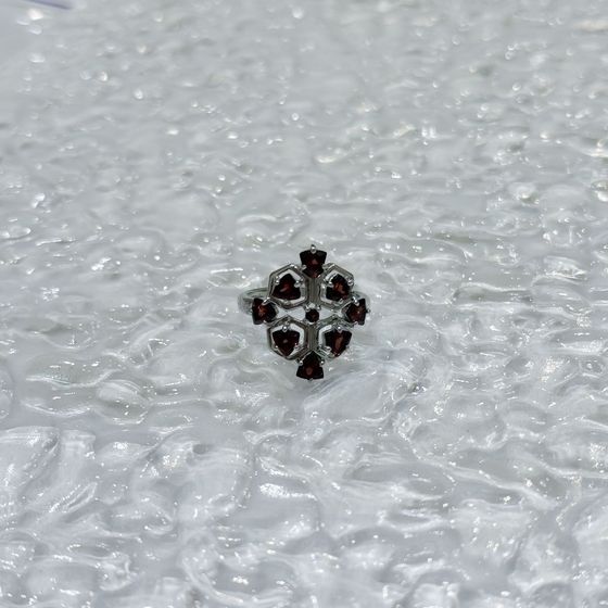 Серебряное кольцо с гранатом 2.325ct