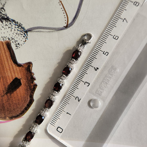 Silver bracelet with garnet 12.077ct