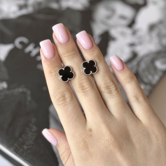 Silver earrings with onyx