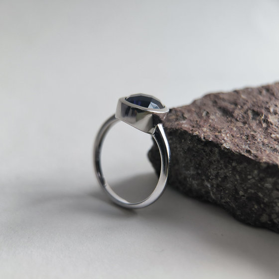 Silver ring with sapphire nano 2.26ct