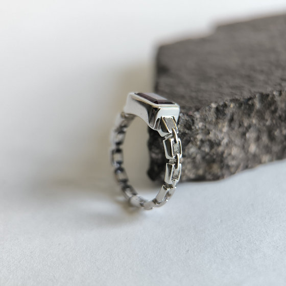 Silver ring with a 1.261ct nano garnet