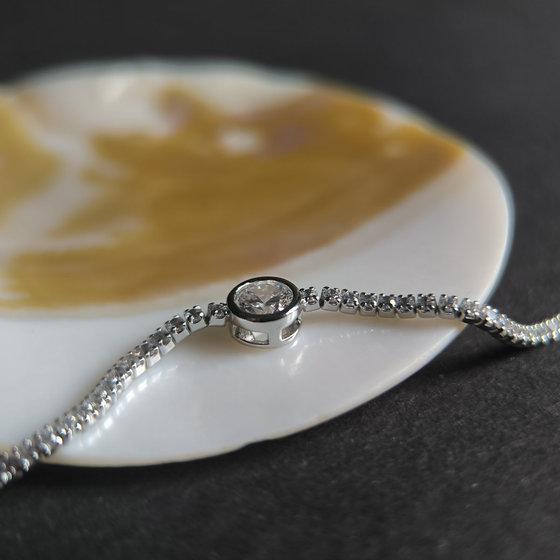 Silver bracelet with cubic zirconia
