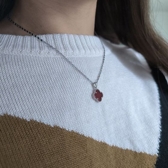 Silver pendant with agate