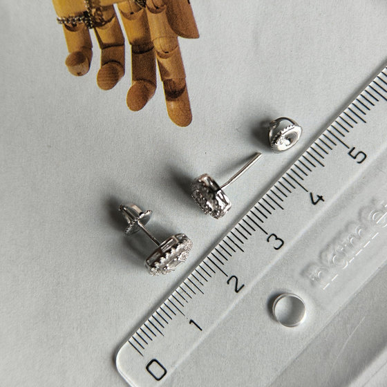 Silver earrings with cubic zirconia