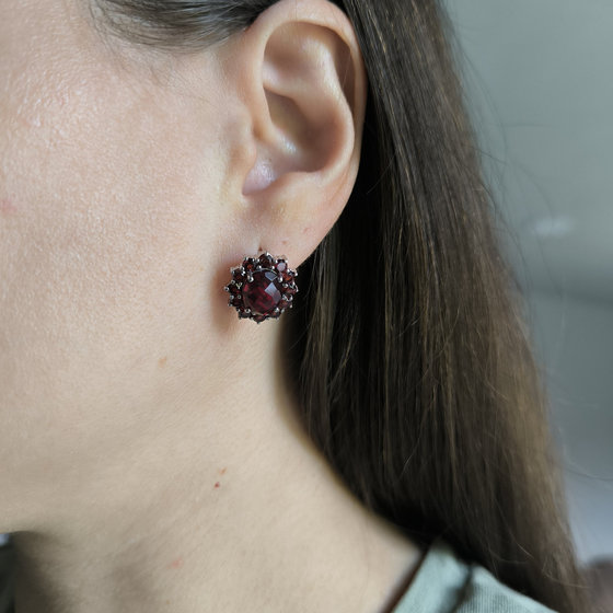 Silver earrings with a 8.014ct nano garnet