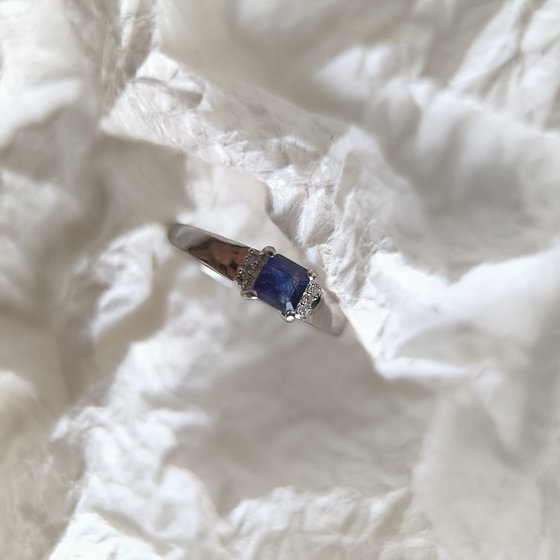 Silver ring with a 0.444-carat sapphire and cubic zirconia