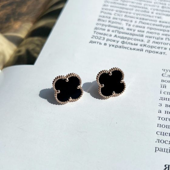 Золоті сережки з оніксом