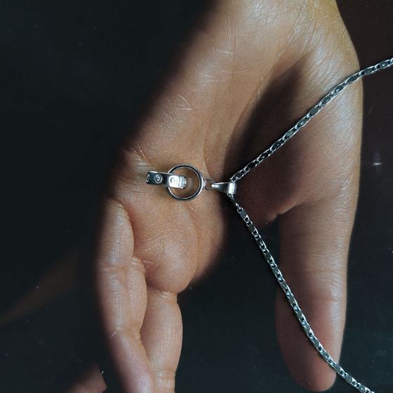 Silver pendant with phianites