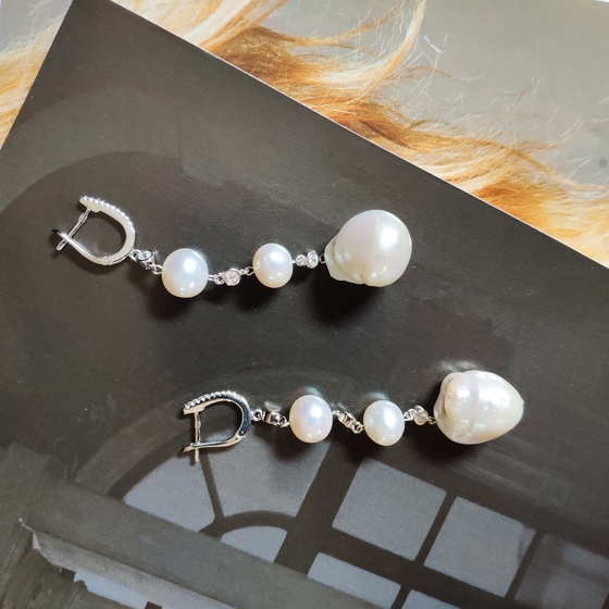 Silver earrings with baroque pearls