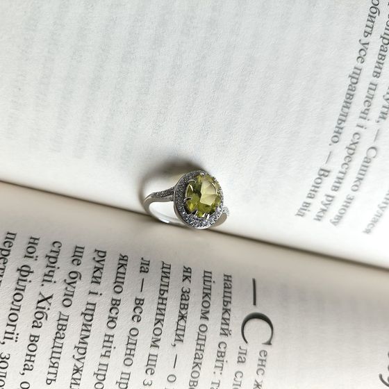Срібна каблучка із зеленим кварцом 2.698ct, фіанітами