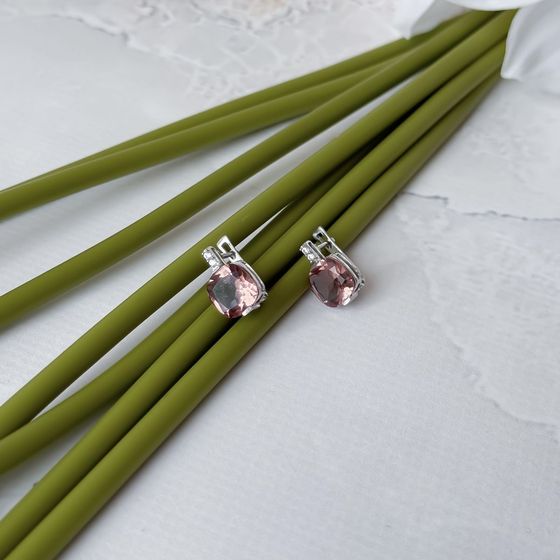 Silver earrings with 5.671 ct of sultanite