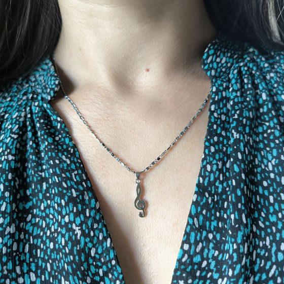 Silver pendant without stones