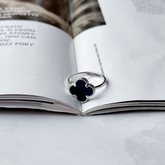 Silver ring with lapis lazuli